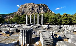 A photo of the historical remains from the Temple of Apollo taken duruing the 4 days Kusadasi City Package
