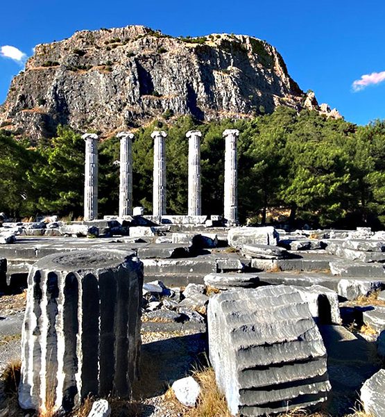 A photo of the historical remains from the Temple of Apollo taken duruing the 4 days Kusadasi City Package