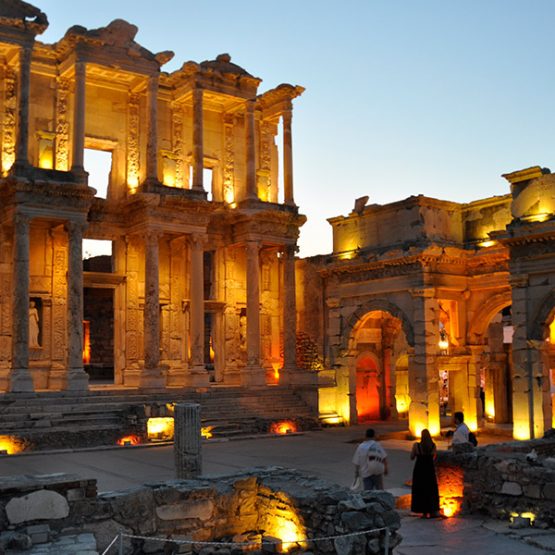 An evening photograph of the Celsus library in Ephesus taken on the Ephesus & Terrace Houses Tour from Izmir